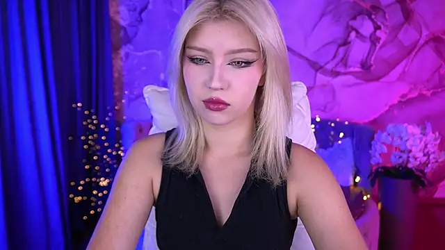 Snapshot of SelenaIris chatting on September 2025 07:32:01 AM SelenaIris online show from September 2025 07:32:01 AM