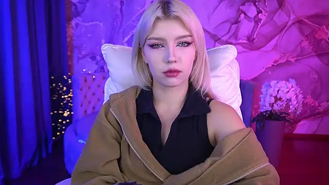 Snapshot of SelenaIris chatting on October 2025 07:29:01 AM SelenaIris online show from October 2025 07:29:01 AM