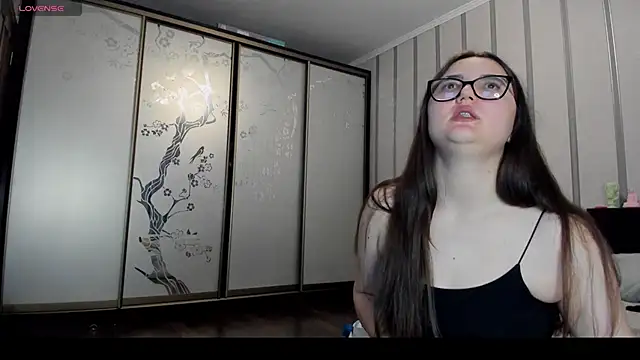 MiraLuccian online show from March 2025 05:49:02 PM