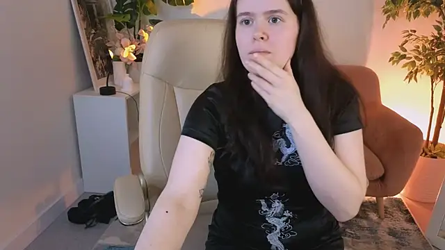 Snapshot of _LunaMirana_ chatting on March 2025 01:54:01 AM LunaMirana online show from March 2025 01:54:01 AM