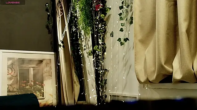 Snapshot of _LunaMirana_ chatting on October 2025 07:24:01 PM LunaMirana online show from October 2025 07:24:01 PM