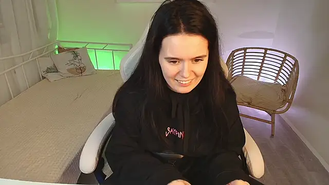 Snapshot of _LunaMirana_ chatting on November 2025 10:21:02 PM LunaMirana online show from November 2025 10:21:02 PM