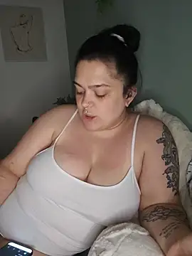 Snapshot of Saucy-Serenity chatting on June 2026 10:15:01 PM Saucy-Serenity online show from June 2026 10:15:01 PM