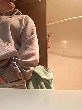 KITTYBOOBOOFUXX online show from November 2025 05:09:01 PM