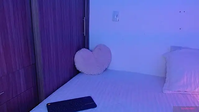 Oliviargf online show from November 2025 12:13:01 AM