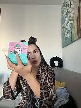 Snapshot of AleksandraRich chatting on December 2025 01:00:01 AM AleksandraRich online show from December 2025 01:00:01 AM