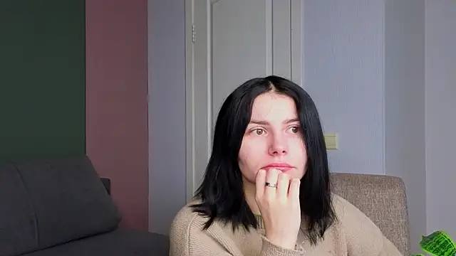 Charlotte Woods online show from November 2025 04:22:01 AM