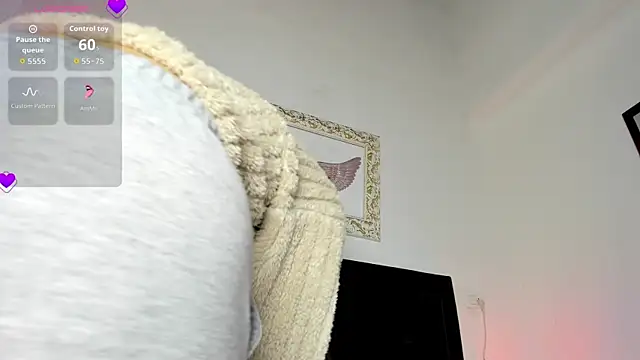 Snapshot of Lola_Blondie chatting on October 2025 12:11:01 PM Lola Blondie online show from October 2025 12:11:01 PM