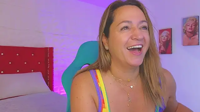 weet Evans    online show from October 2025 04:13:01 AM