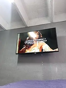 DaphneRosses online show from September 2025 01:49:01 PM