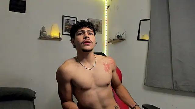 Snapshot of ares_parker2 chatting on March 2025 03:35:01 AM ares parker2 online show from March 2025 03:35:01 AM