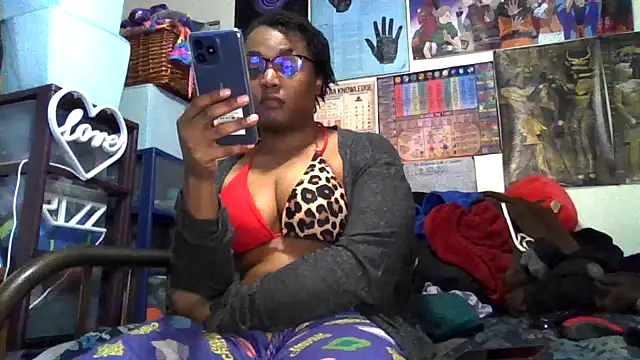 Snapshot of GardeniaFields chatting on November 2025 09:43:01 AM GardeniaFields online show from November 2025 09:43:01 AM