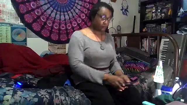 Snapshot of GardeniaFields chatting on November 2025 06:52:01 AM GardeniaFields online show from November 2025 06:52:01 AM