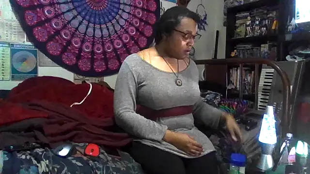 Snapshot of GardeniaFields chatting on November 2025 12:27:01 AM GardeniaFields online show from November 2025 12:27:01 AM