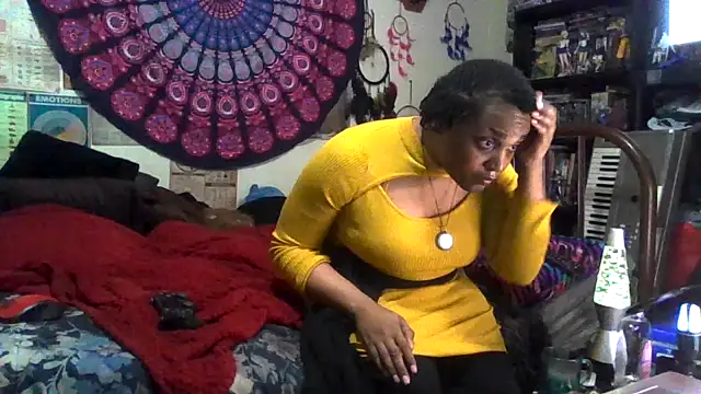 Snapshot of GardeniaFields chatting on November 2025 06:57:01 AM GardeniaFields online show from November 2025 06:57:01 AM