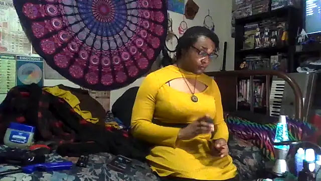 Snapshot of GardeniaFields chatting on November 2025 12:32:02 AM GardeniaFields online show from November 2025 12:32:02 AM