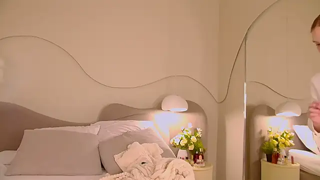 Snapshot of MiraBliss chatting on October 2025 10:07:02 PM MiraBliss online show from October 2025 10:07:02 PM