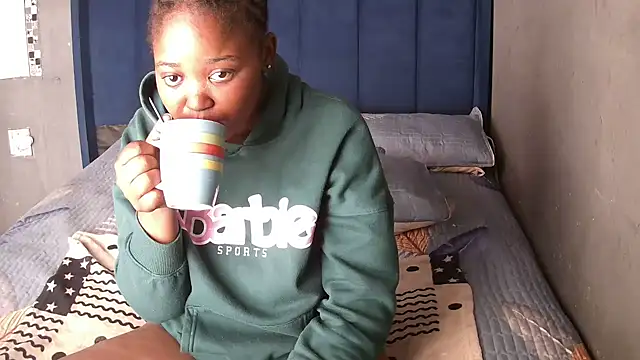 Snapshot of SexyShybarbie chatting on April 2026 05:41:02 AM SexyShybarbie online show from April 2026 05:41:02 AM