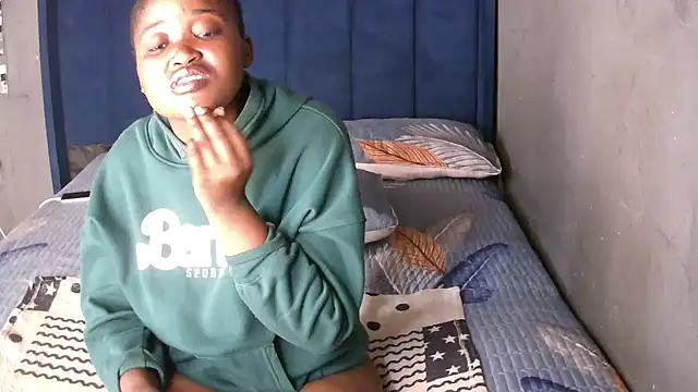 Snapshot of SexyShybarbie chatting on April 2026 08:12:02 AM SexyShybarbie online show from April 2026 08:12:02 AM