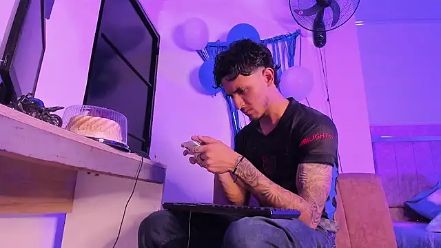 Snapshot of Zayn_kane chatting on September 2025 07:04:01 PM Zayn kane online show from September 2025 07:04:01 PM