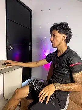 Snapshot of Zayn_kane chatting on November 2025 01:12:02 PM Zayn kane online show from November 2025 01:12:02 PM