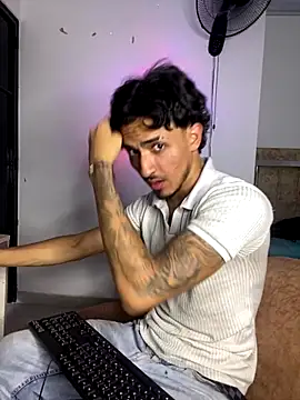 Snapshot of Zayn_kane chatting on November 2025 09:24:02 PM Zayn kane online show from November 2025 09:24:02 PM