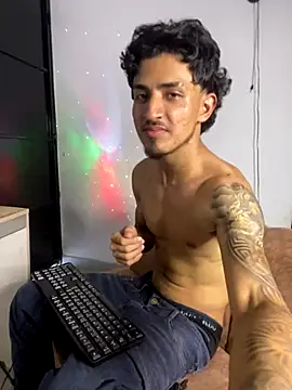 Snapshot of Zayn_kane chatting on November 2025 07:01:02 PM Zayn kane online show from November 2025 07:01:02 PM