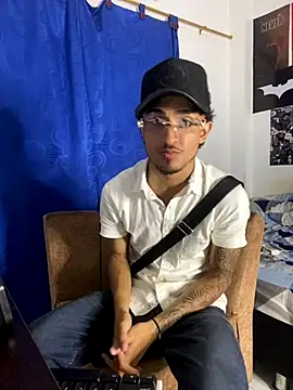 Snapshot of Zayn_kane chatting on December 2025 03:38:02 AM Zayn kane online show from December 2025 03:38:02 AM