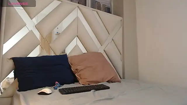 willow smitt online show from February 2026 01:40:01 PM