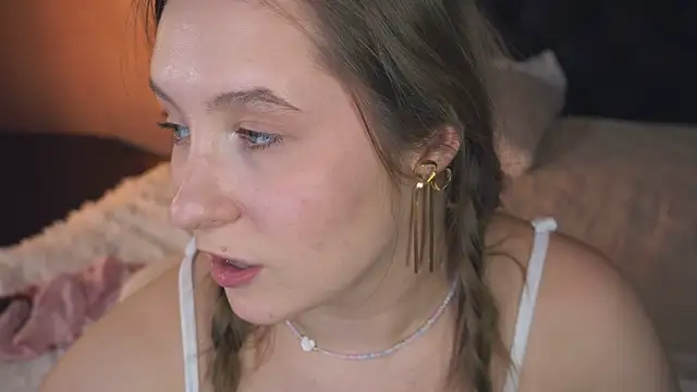 Snapshot of saint_trisha chatting on February 2026 04:39:01 AM saint trisha online show from February 2026 04:39:01 AM