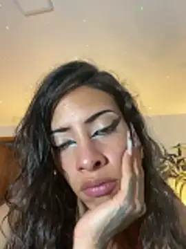 Lia Valmont online show from April 2026 03:01:04 AM