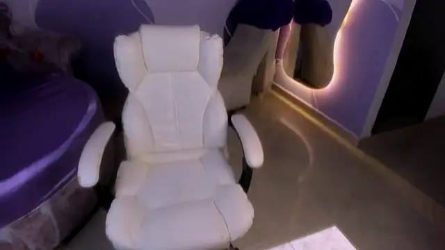 auroracute02 online show from October 2025 01:11:02 PM