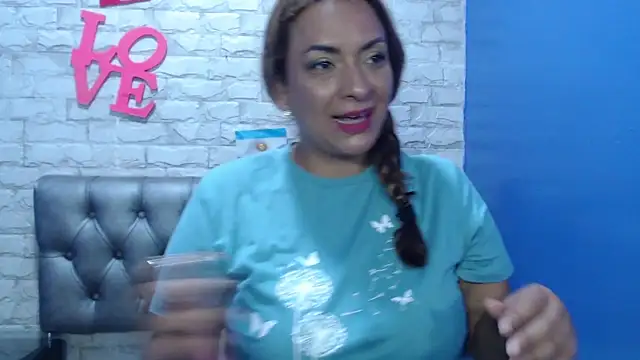 Snapshot of Milf-Prettyboobs chatting on July 2026 10:51:02 AM Milf-Prettyboobs online show from July 2026 10:51:02 AM