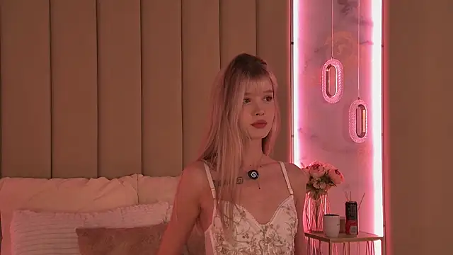 BellaSecrett online show from September 2025 02:38:02 PM