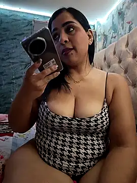 Snapshot of L_ucero chatting on September 2025 09:37:01 PM L ucero online show from September 2025 09:37:01 PM