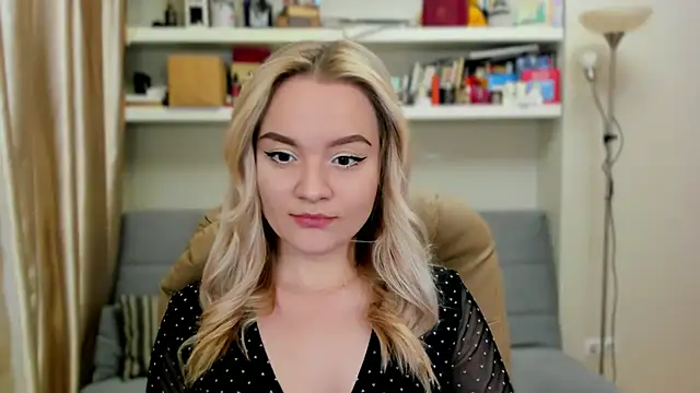 Kara Smith  online show from September 2025 09:47:02 PM