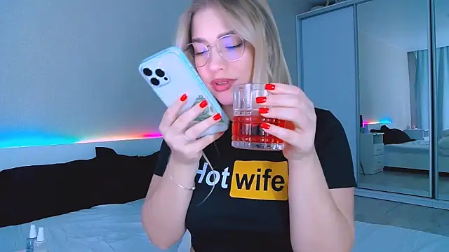 Snapshot of DIANAxxxDIAMOND chatting on September 2025 08:15:02 AM DIANAxxxDIAMOND online show from September 2025 08:15:02 AM