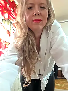 Irina3718 online show from April 2026 01:27:02 PM