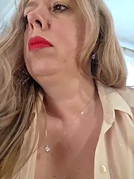 Irina3718 online show from April 2026 01:36:02 PM