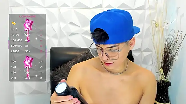 Snapshot of Sam_Daves chatting on November 2025 01:02:01 PM Sam Daves online show from November 2025 01:02:01 PM