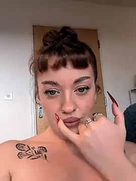 Snapshot of Petite_Juicy_Olive chatting on May 2026 12:45:01 PM Petite Juicy Olive online show from May 2026 12:45:01 PM