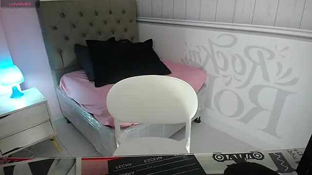 Tania Duque online show from March 2025 01:26:02 PM