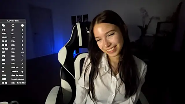 Snapshot of MayAgard chatting on October 2025 07:32:01 PM MayAgard online show from October 2025 07:32:01 PM