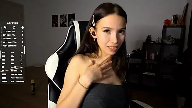 Snapshot of MayAgard chatting on November 2025 07:14:01 PM MayAgard online show from November 2025 07:14:01 PM