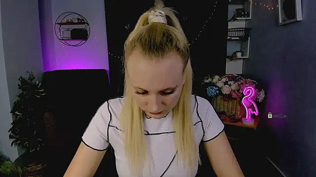 Snapshot of madam_uliis chatting on November 2025 01:36:02 PM madam uliis online show from November 2025 01:36:02 PM