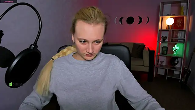 Snapshot of madam_uliis chatting on November 2025 12:30:01 PM madam uliis online show from November 2025 12:30:01 PM