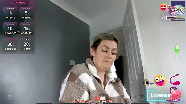 Snapshot of GoldenSquirter chatting on December 2025 09:18:01 AM GoldenSquirter online show from December 2025 09:18:01 AM