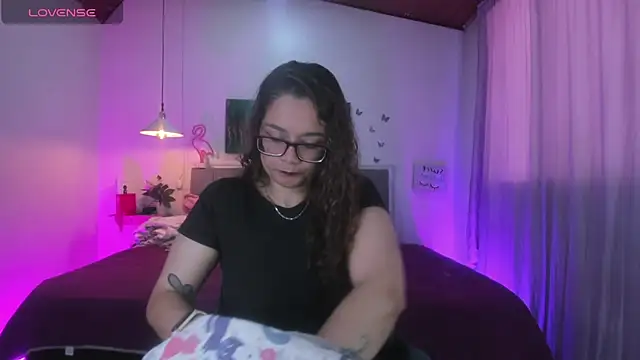 Rose Thompson1 online show from April 2026 01:28:02 PM