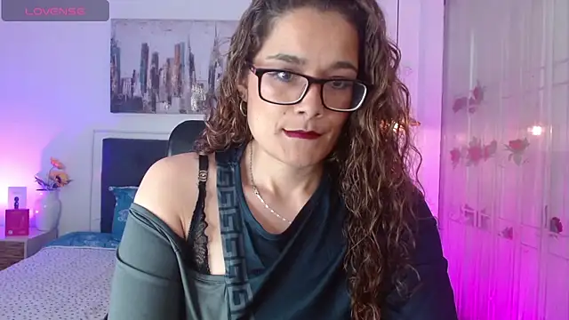Snapshot of Rose_Thompson1 chatting on May 2026 04:04:02 PM Rose Thompson1 online show from May 2026 04:04:02 PM