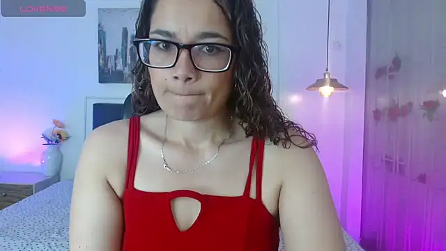 Snapshot of Rose_Thompson1 chatting on May 2026 01:30:01 PM Rose Thompson1 online show from May 2026 01:30:01 PM